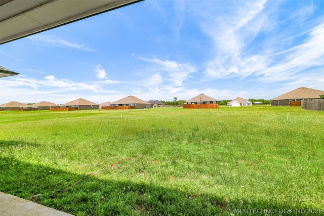 66 Maple Leaf Drive, Durant, OK 74701