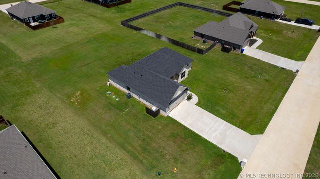 66 Maple Leaf Drive, Durant, OK 74701