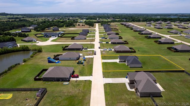66 Maple Leaf Drive, Durant, OK 74701