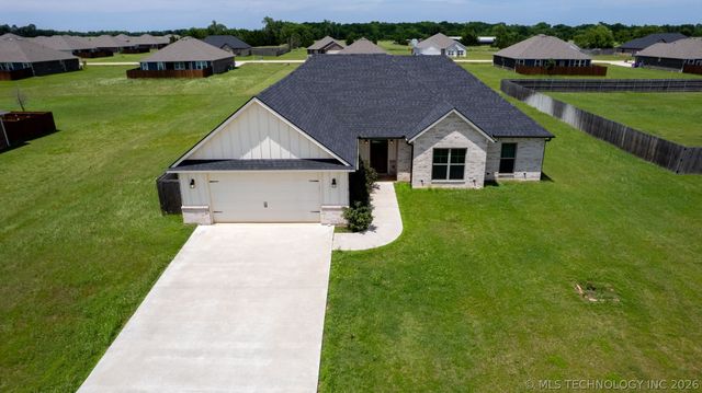 66 Maple Leaf Drive, Durant, OK 74701
