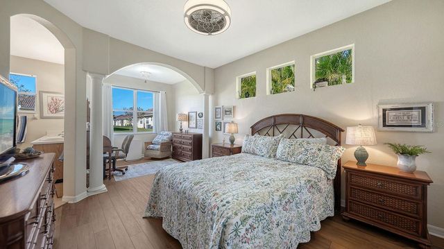 7810 33RD STREET E, Sarasota, FL 34243