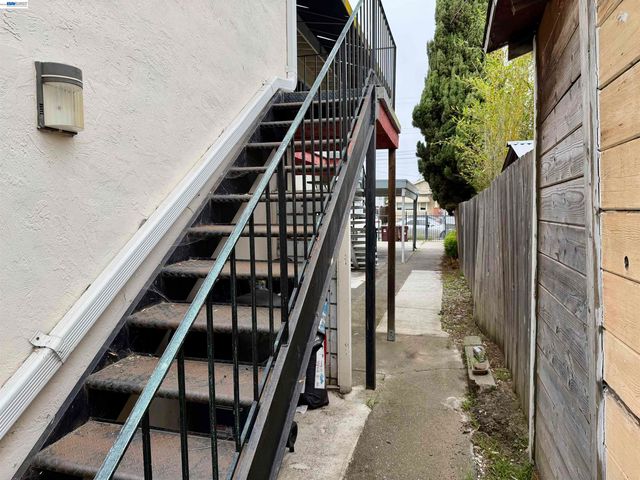 2828 Viola St, Oakland, CA 94619
