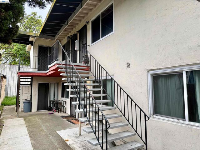 2828 Viola St, Oakland, CA 94619