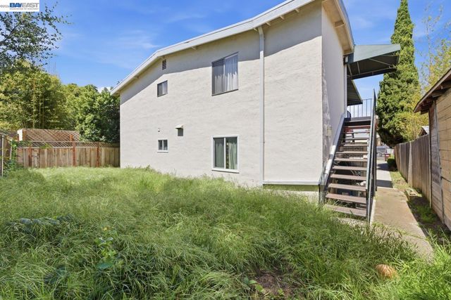 2828 Viola St, Oakland, CA 94619
