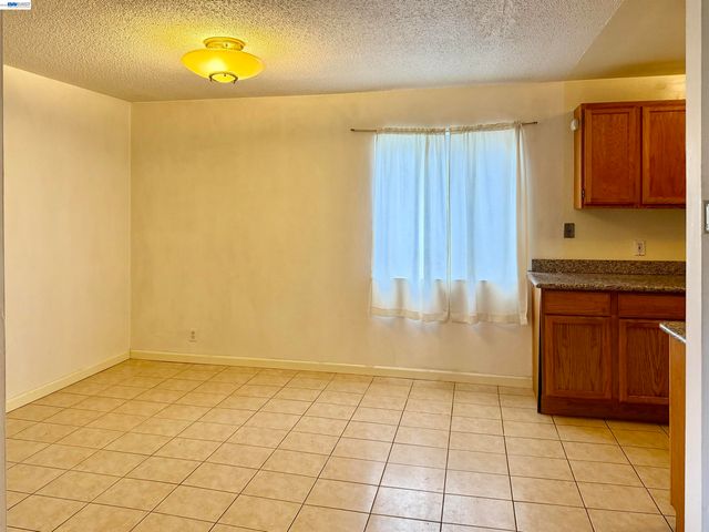 2828 Viola St, Oakland, CA 94619