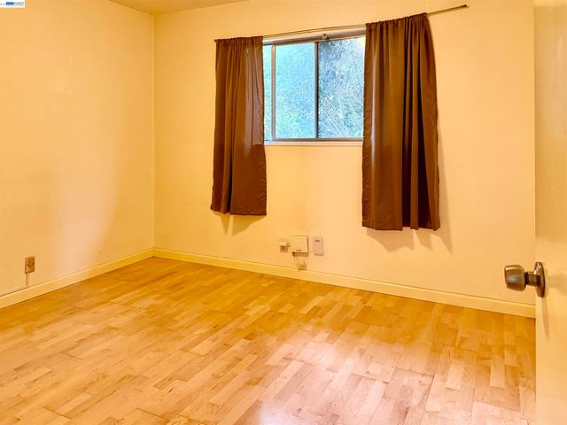 2828 Viola St, Oakland, CA 94619