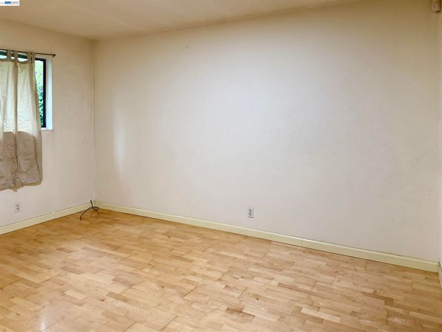 2828 Viola St, Oakland, CA 94619