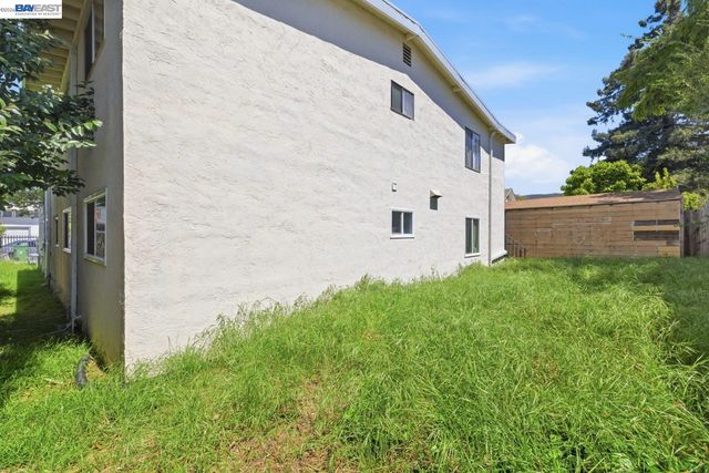 2828 Viola St, Oakland, CA 94619