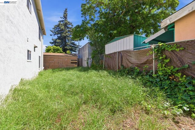 2828 Viola St, Oakland, CA 94619