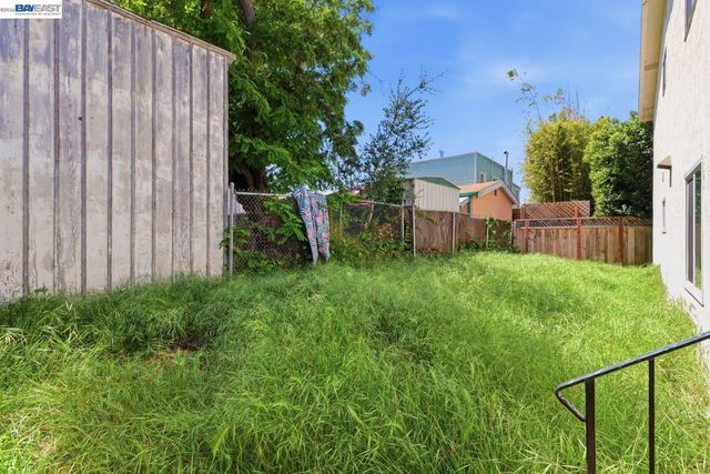 2828 Viola St, Oakland, CA 94619