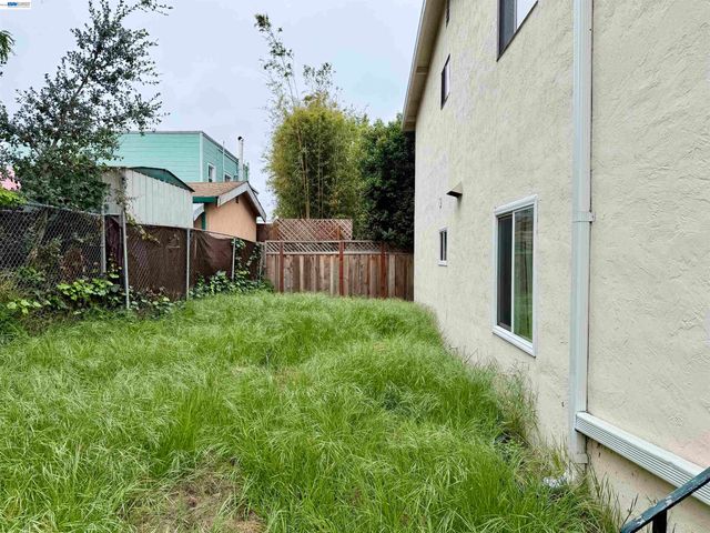 2828 Viola St, Oakland, CA 94619