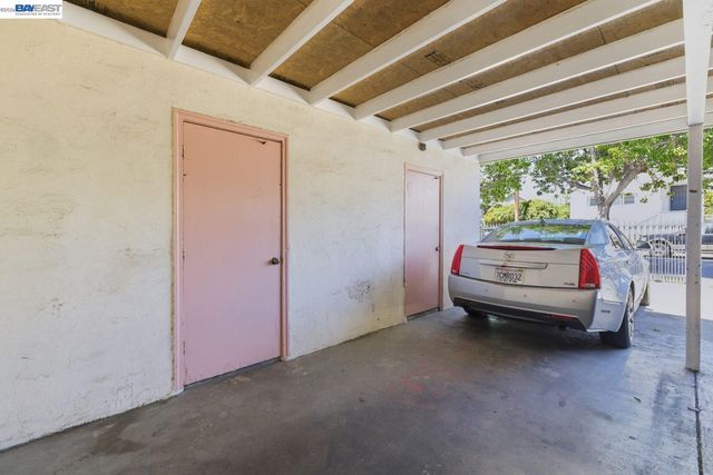 2828 Viola St, Oakland, CA 94619