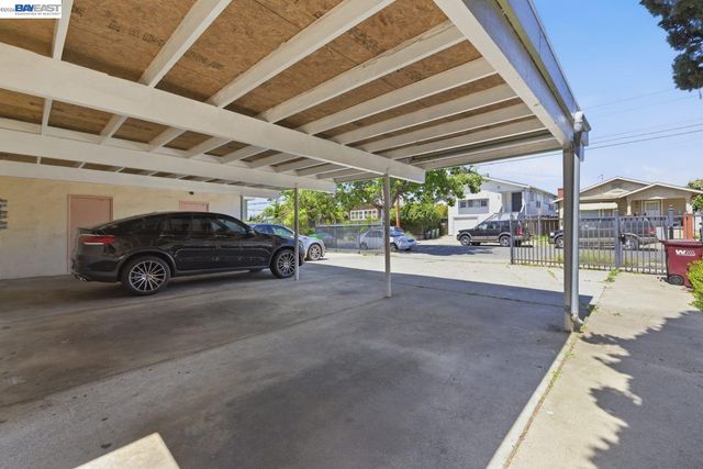 2828 Viola St, Oakland, CA 94619