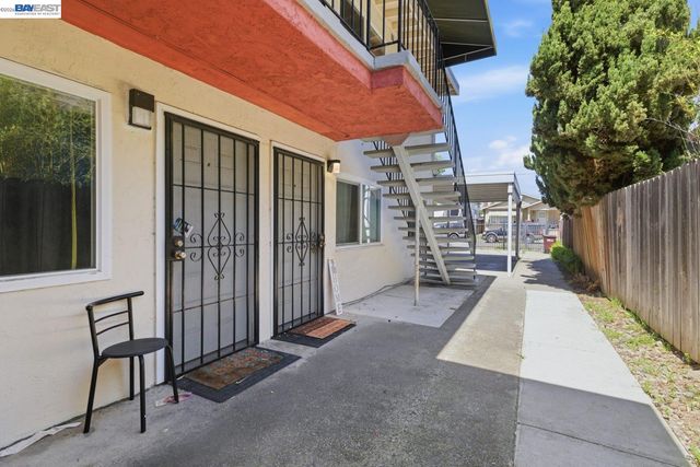2828 Viola St, Oakland, CA 94619