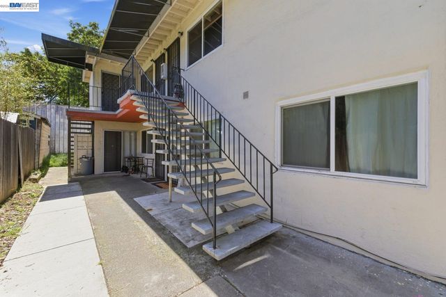 2828 Viola St, Oakland, CA 94619