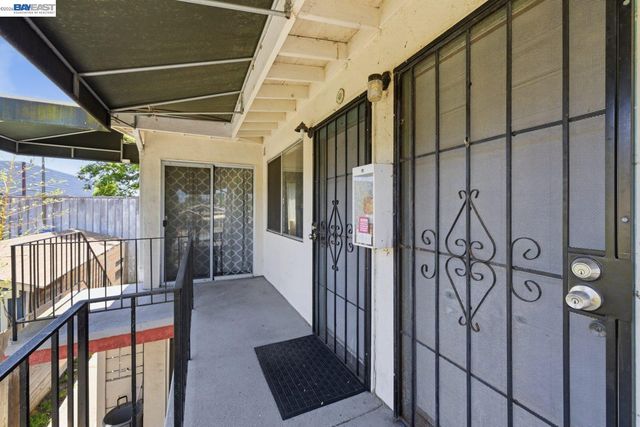 2828 Viola St, Oakland, CA 94619