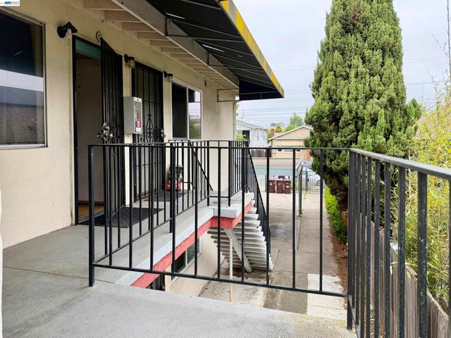 2828 Viola St, Oakland, CA 94619