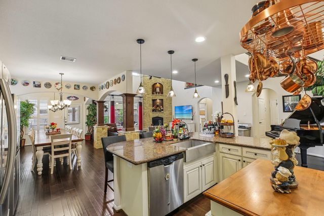 4220 Walnut Bend Drive, Friendswood, TX 77546