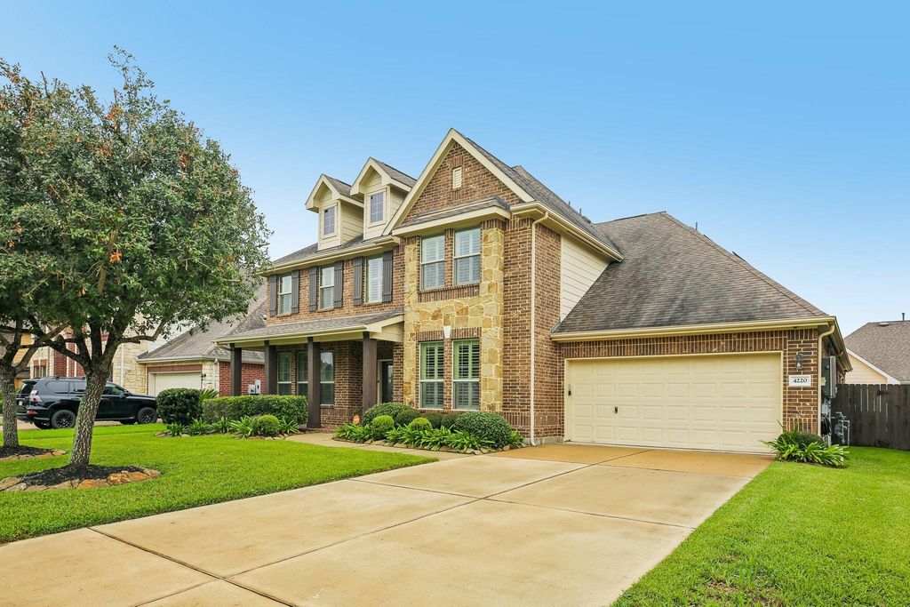 4220 Walnut Bend Drive, Friendswood, TX 77546
