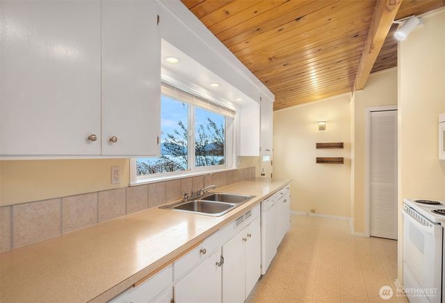 1848 W Lake Sammamish Parkway SE, Bellevue, WA 98008