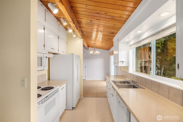 1848 W Lake Sammamish Parkway SE, Bellevue, WA 98008