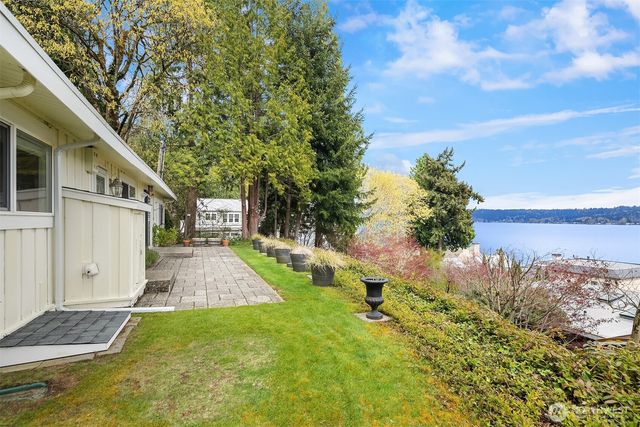1848 W Lake Sammamish Parkway SE, Bellevue, WA 98008