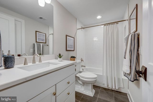 16043 KEYMER HILL CT, Hamilton, VA 20158