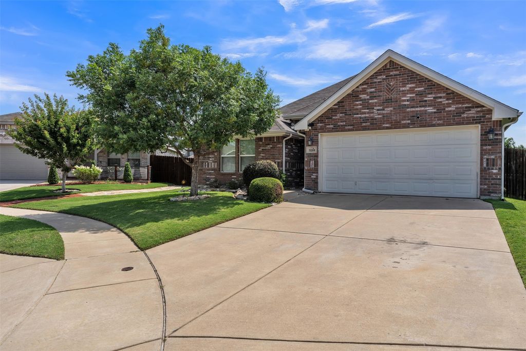 11209 Beechgrove Court, Fort Worth, TX 76140