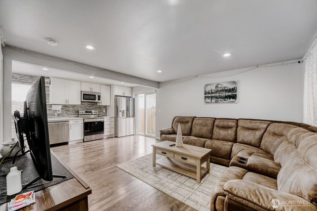 217 Tacoma Blvd S, Pacific, WA 98047