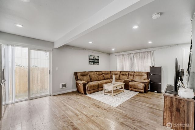 217 Tacoma Blvd S, Pacific, WA 98047