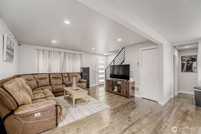 217 Tacoma Blvd S, Pacific, WA 98047