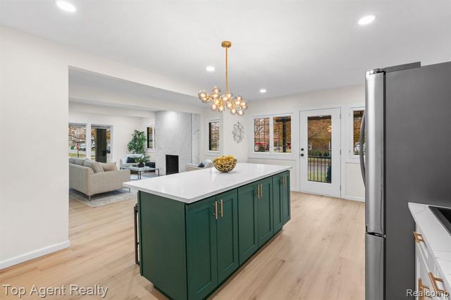 784 Barrington Road, Grosse Pointe Park, MI 48230