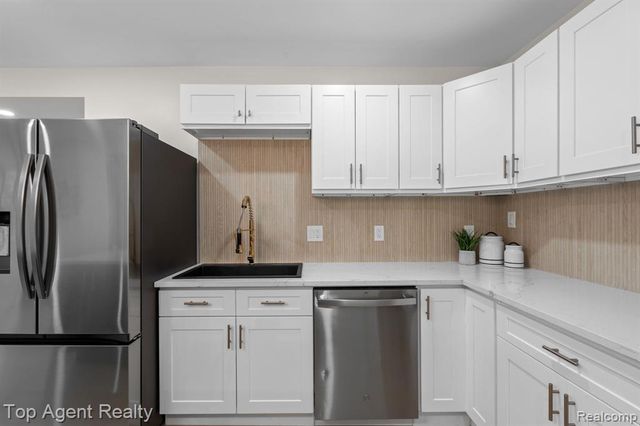 784 Barrington Road, Grosse Pointe Park, MI 48230