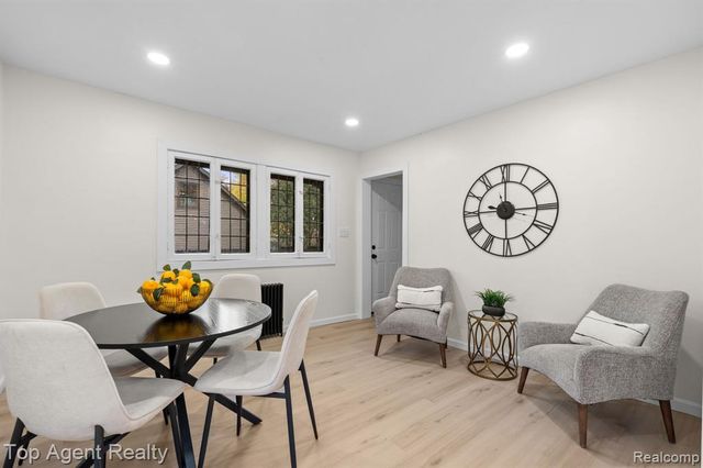 784 Barrington Road, Grosse Pointe Park, MI 48230