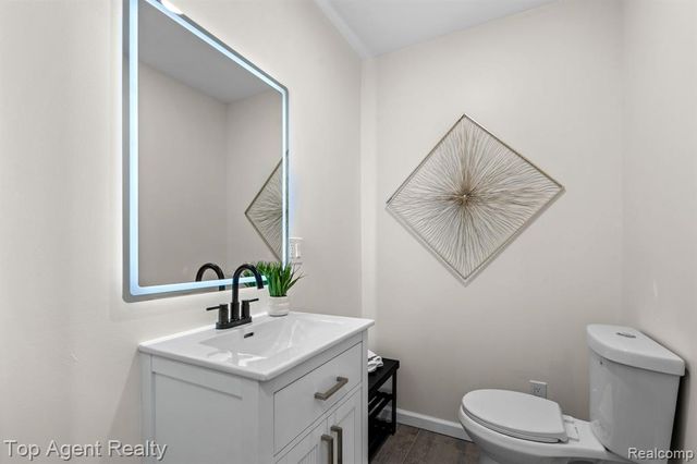 784 Barrington Road, Grosse Pointe Park, MI 48230