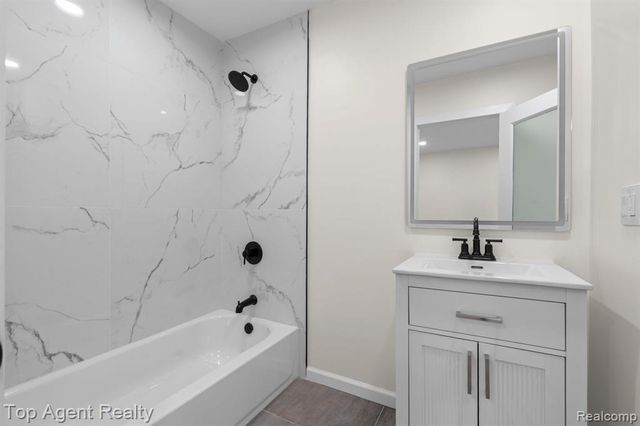 784 Barrington Road, Grosse Pointe Park, MI 48230