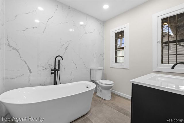 784 Barrington Road, Grosse Pointe Park, MI 48230