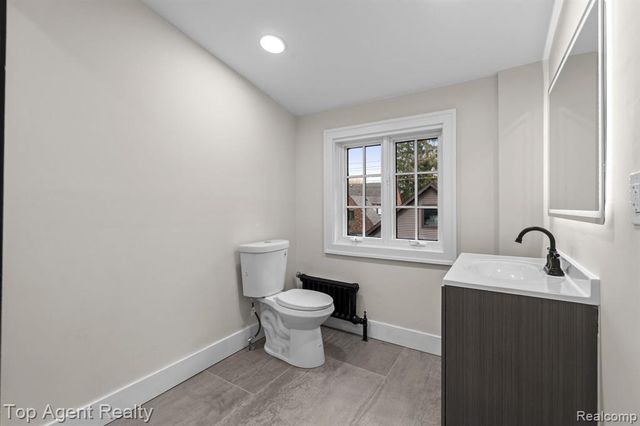 784 Barrington Road, Grosse Pointe Park, MI 48230