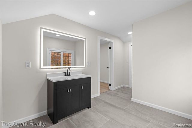 784 Barrington Road, Grosse Pointe Park, MI 48230