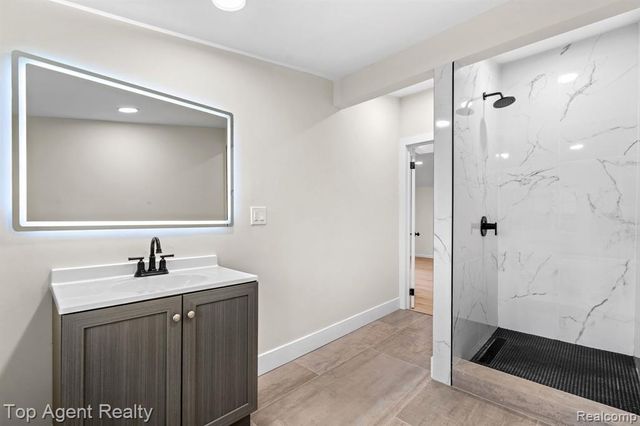 784 Barrington Road, Grosse Pointe Park, MI 48230