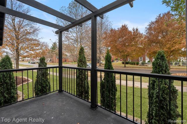 784 Barrington Road, Grosse Pointe Park, MI 48230