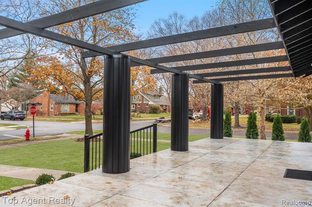 784 Barrington Road, Grosse Pointe Park, MI 48230