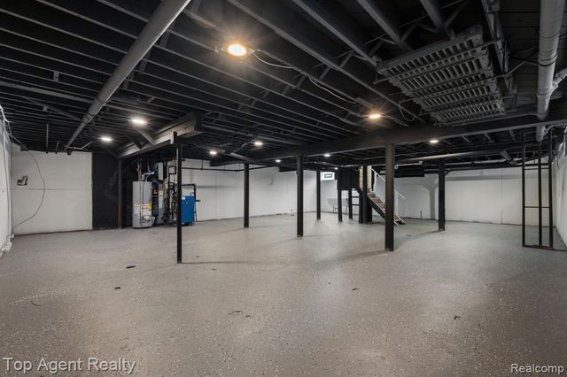 784 Barrington Road, Grosse Pointe Park, MI 48230