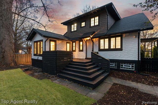784 Barrington Road, Grosse Pointe Park, MI 48230