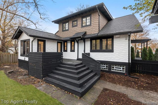 784 Barrington Road, Grosse Pointe Park, MI 48230