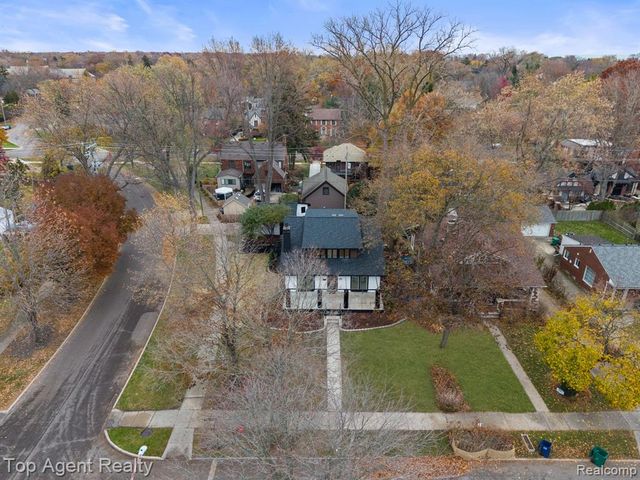 784 Barrington Road, Grosse Pointe Park, MI 48230