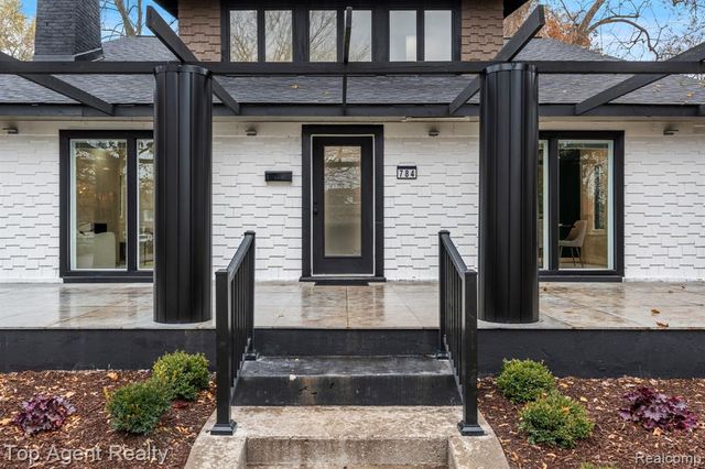 784 Barrington Road, Grosse Pointe Park, MI 48230