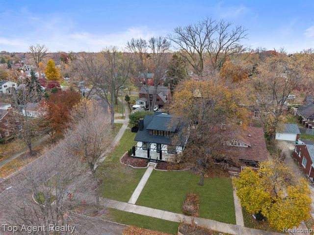 784 Barrington Road, Grosse Pointe Park, MI 48230