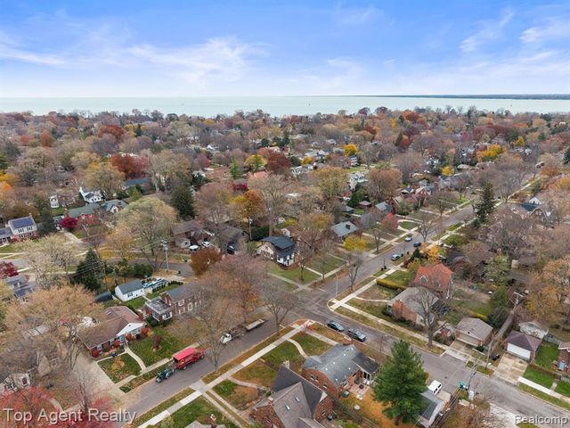 784 Barrington Road, Grosse Pointe Park, MI 48230