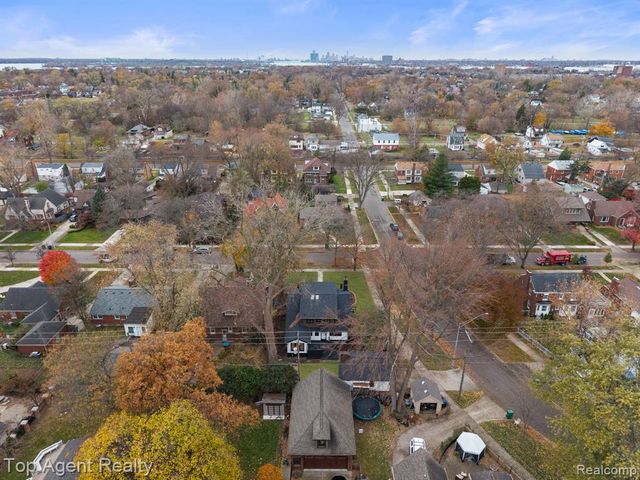 784 Barrington Road, Grosse Pointe Park, MI 48230